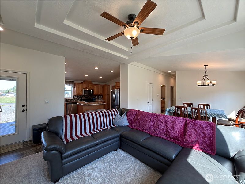 4th image of 160 Sea Lawn Drive