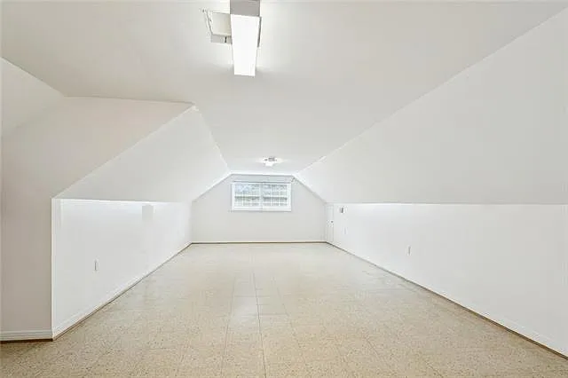 110 N Dabney Dr — Photo 18