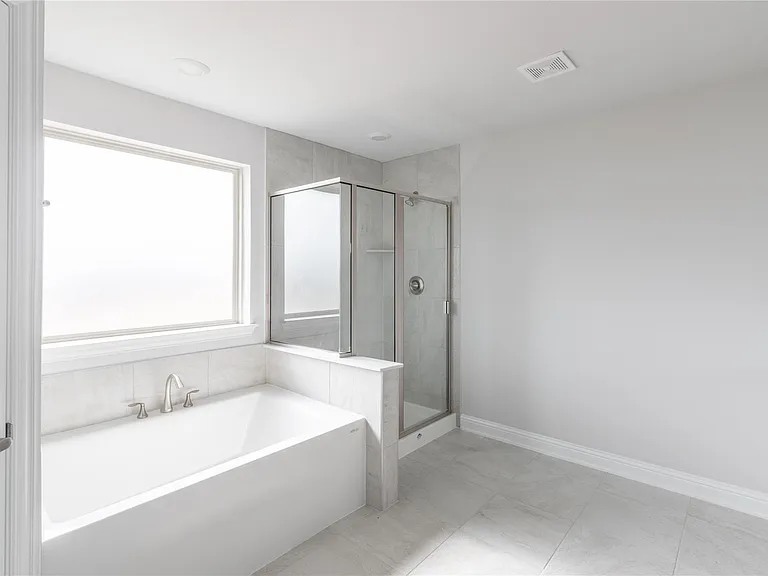 401 Sunray Lake Ln — Photo 16