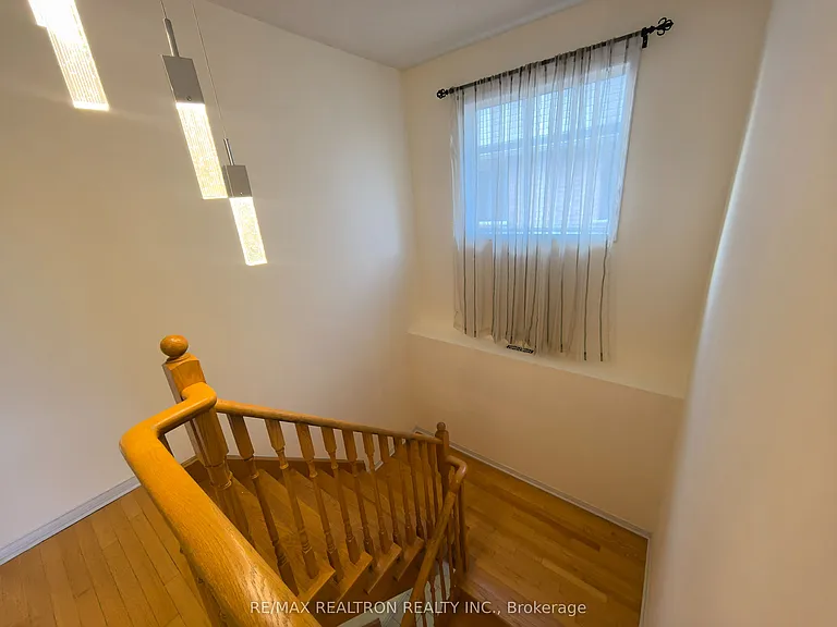 18 Nantucket Dr #MAIN 2ND FLOOR — Photo 16