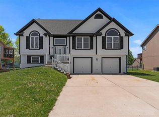 806 Furlong Dr, Raymore, MO 64083