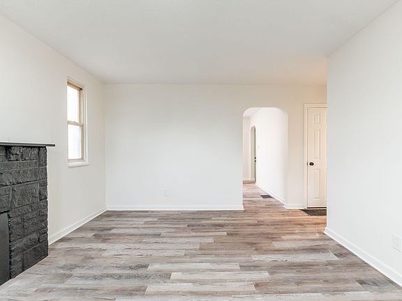 5th image of 2243 Safford Ave