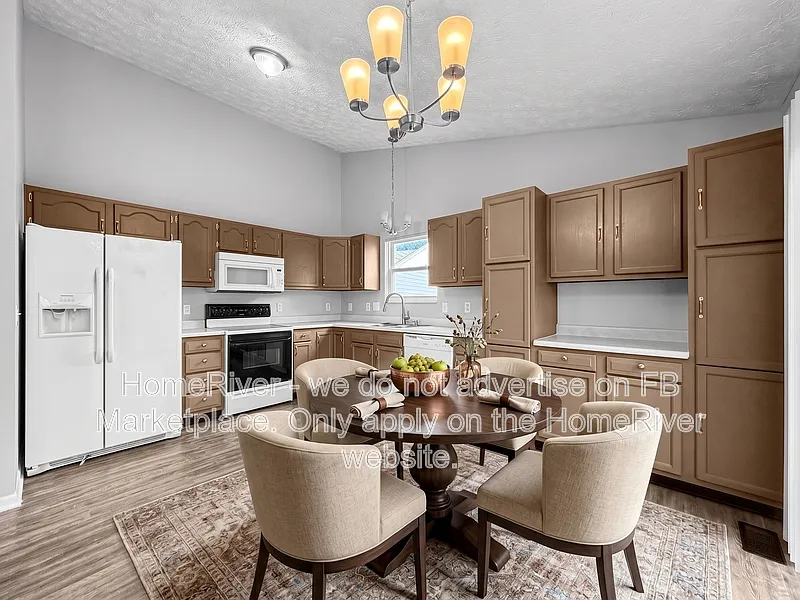 3 bed, 2.0 bath, 1224 sqft, $2,295 — Photo 3