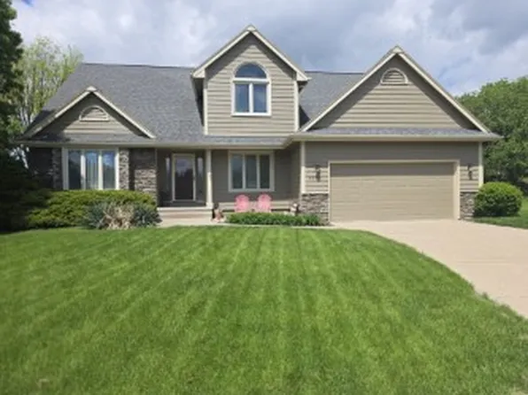 4520 93rd St, Urbandale, IA 50322