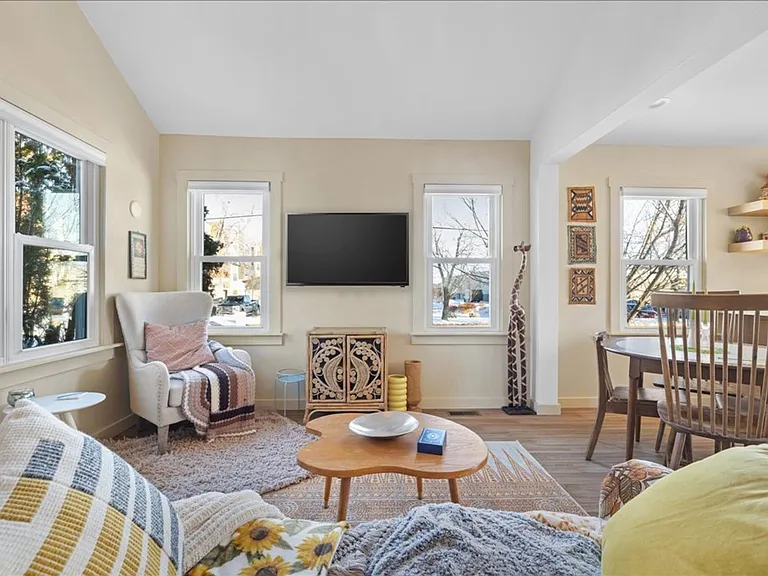 1702 Avenue C — Photo 2