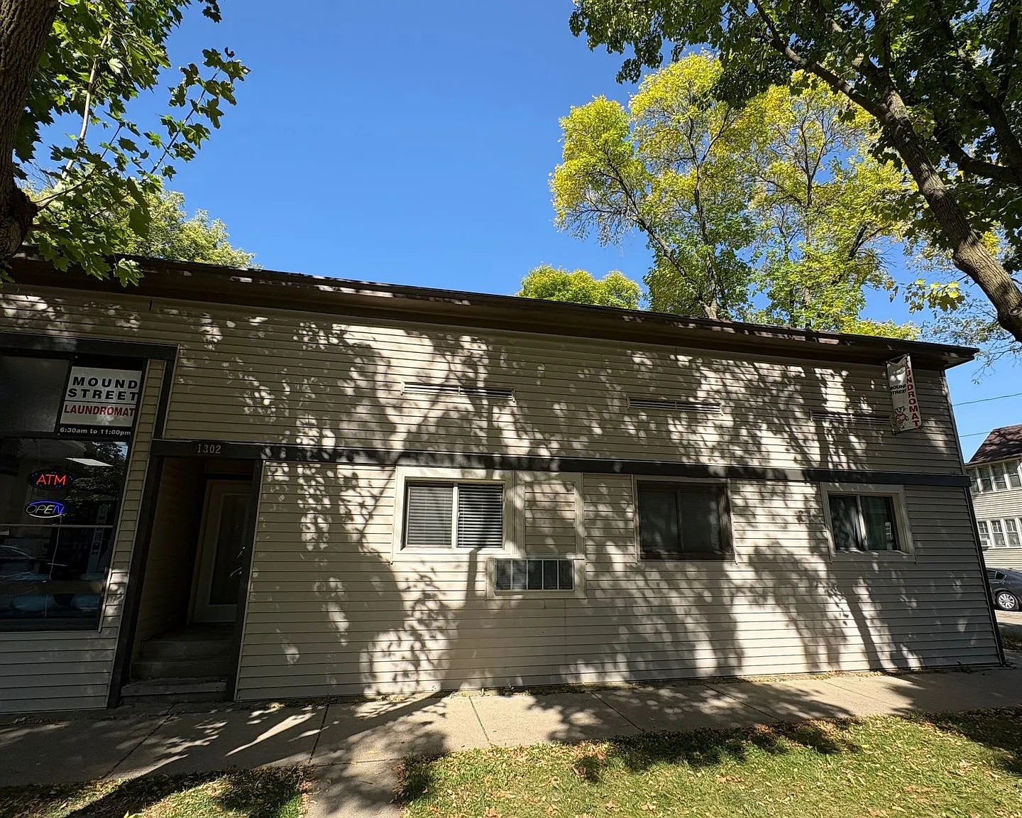 (559) - 1302 Mound Street — Photo 2