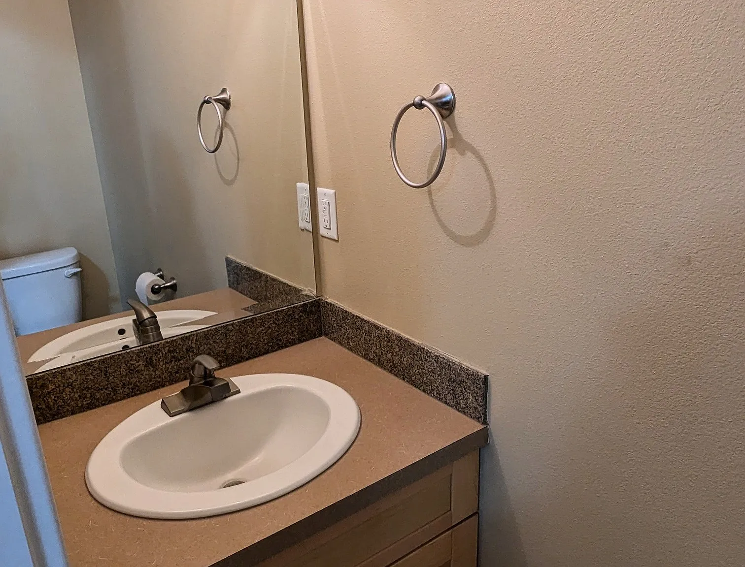 3 bed, 2.5 bath, 1250 sqft, $2,100 — Photo 4