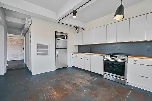 Sold by Avenue Sotheby's International Realty | media 13