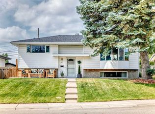 4 E Marbrooke Cir NE, Calgary, AB T2A2W4