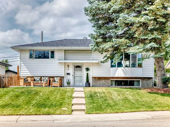 4 E Marbrooke Cir NE, Calgary, AB T2A 2W4