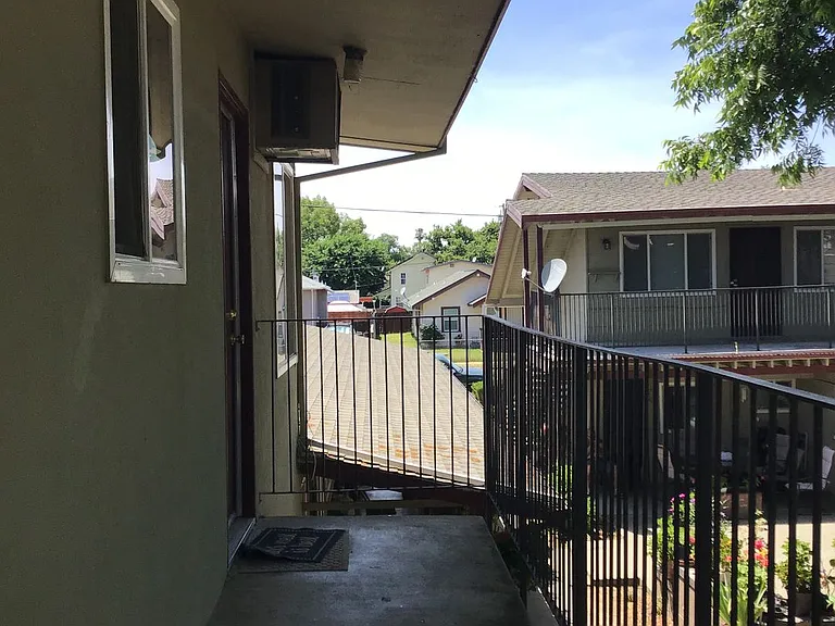 1119 G St — Photo 33