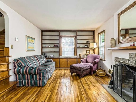 5th image of 2068 Greenway Ave N