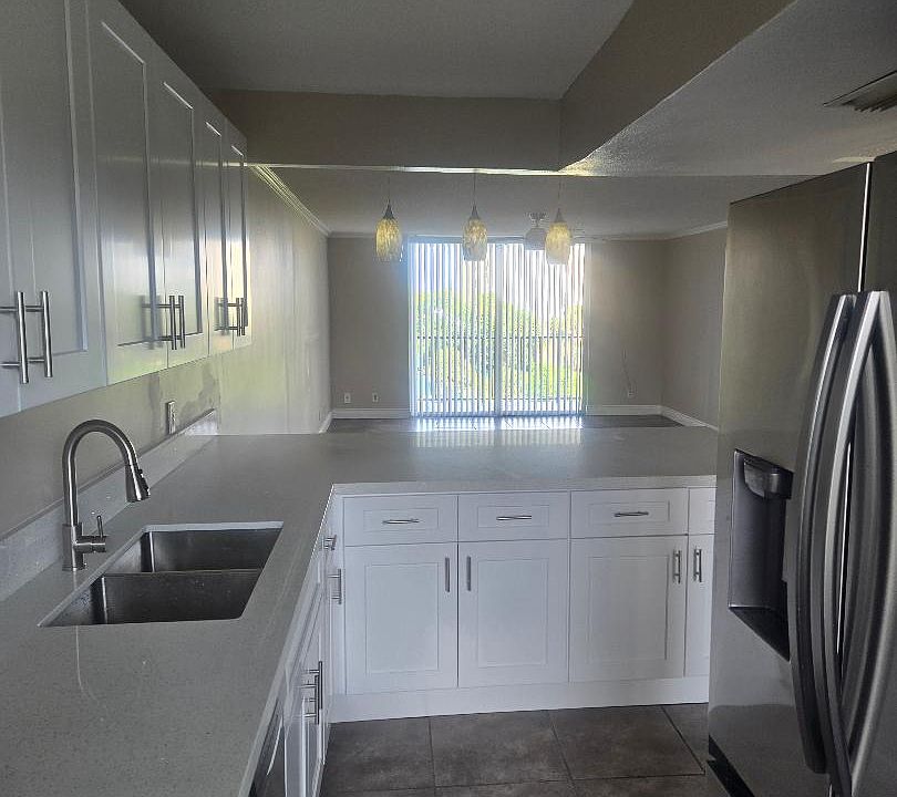 1st image of 2828 Tennis Club Dr APT 505