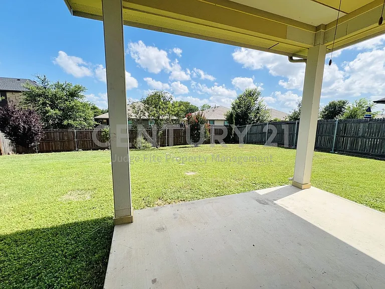 552 Kerry St — Photo 24