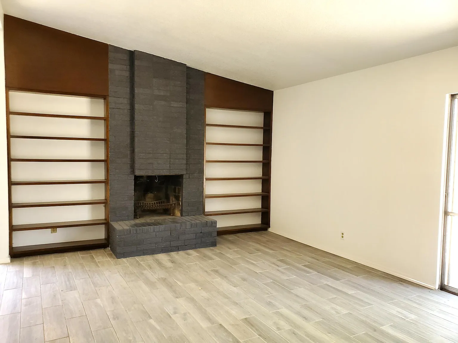 4 bed, 1433 sqft, $1,600 — Photo 2