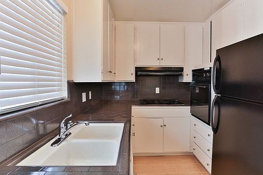 5th image of 833 Maryann Dr APT 1