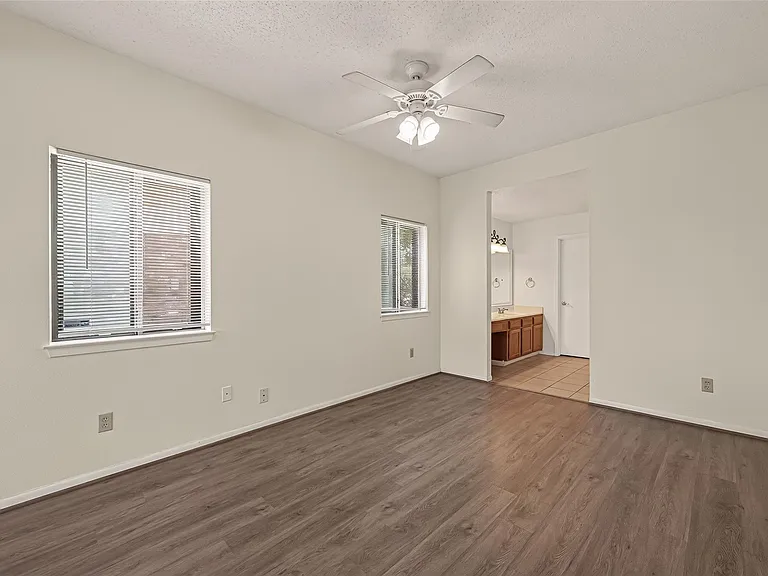 2423 Anthony Hay Ln — Photo 24
