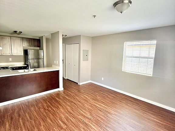 5th image of 4236 7th Ave NE APT 11