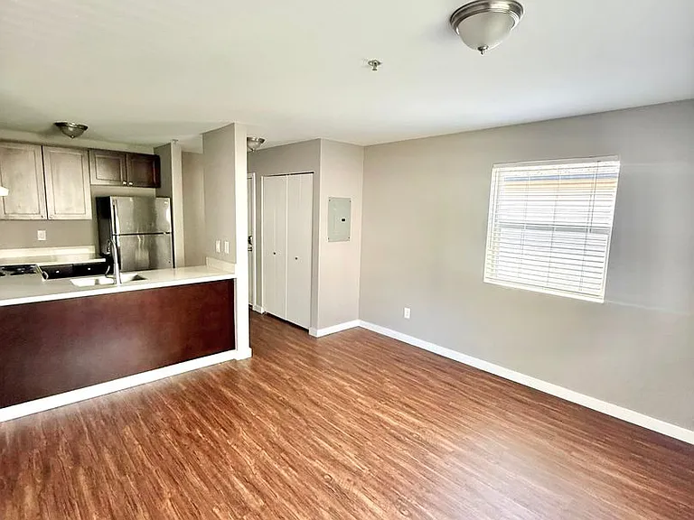 4236 TM Montlake Villas LLC — Photo 7