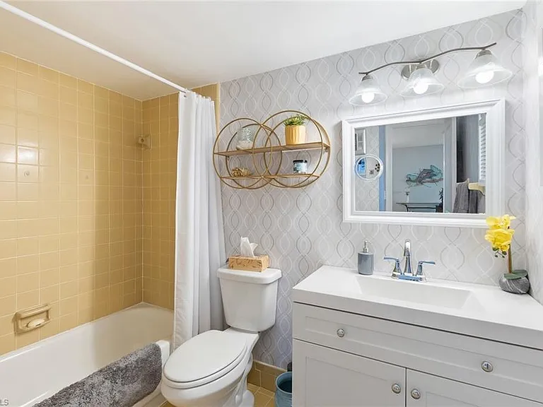 240 Palm Dr #48-1 — Photo 4