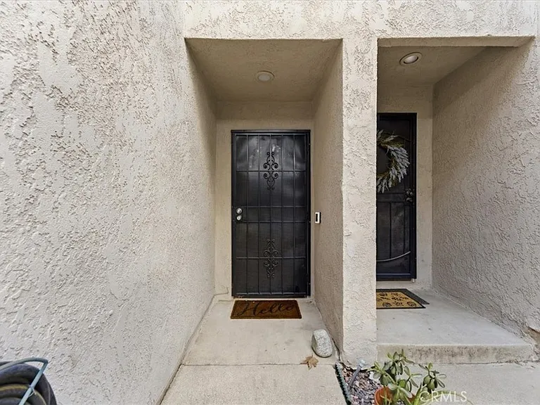 539 Wayland Ct — Photo 2
