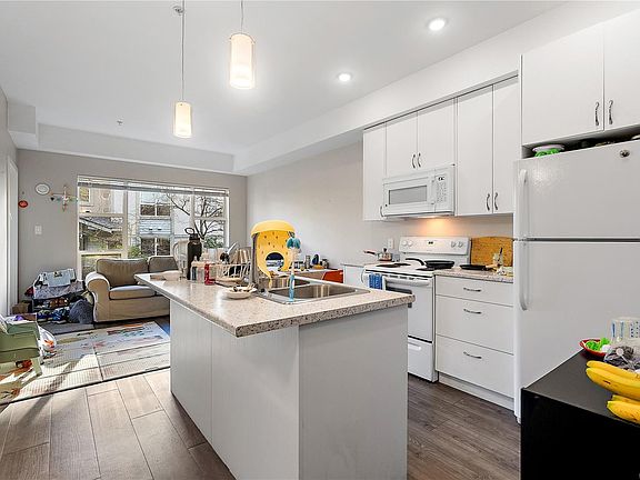 5th image of 1018 Inverness Rd #301