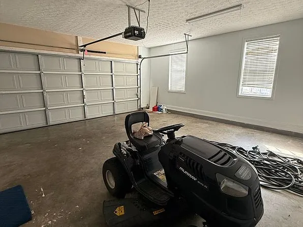 2536 Avondale Dr, Bowling Green, KY 42104