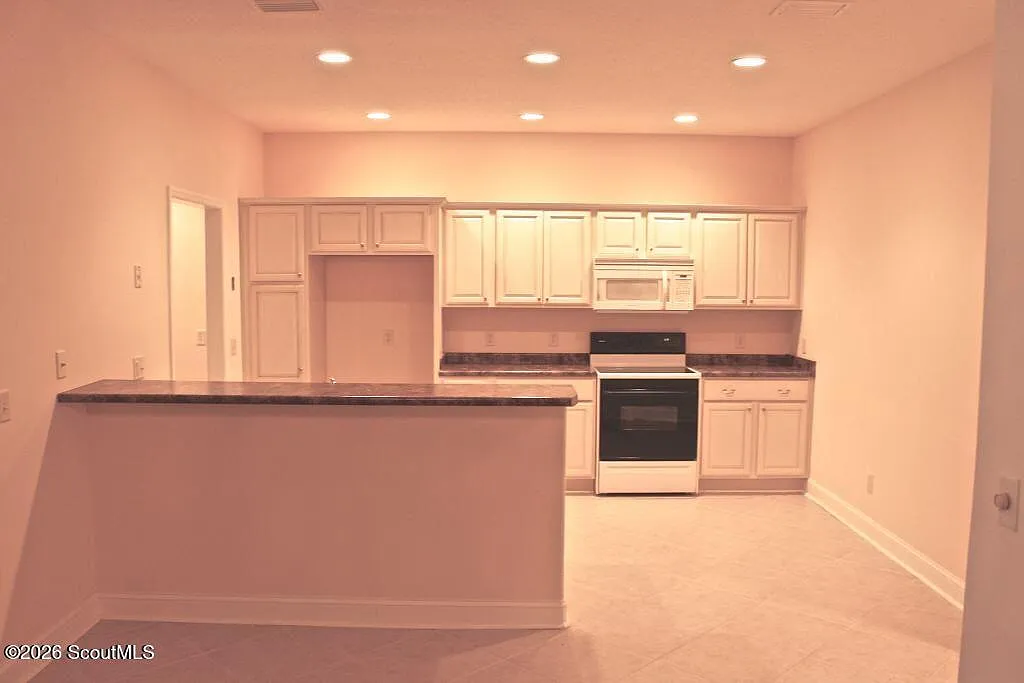 2 bed, 2.0 bath, 1468 sqft, $1,850 — Photo 4