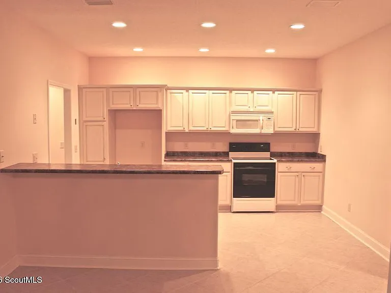 182 Peppertree Crossing Ave #182 — Photo 4