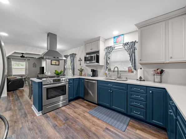 118 W Carolina St, Palestine, TX 75803