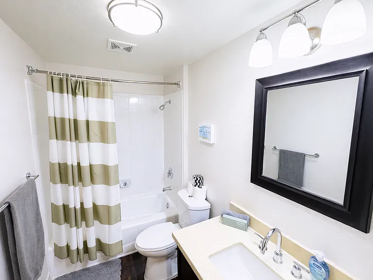 10740 Wilshire Blvd #127 — Photo 14