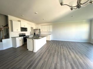 17 Cedar Hill Rd, Hendersonville, NC 28792