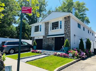 70 Turf Rd, Staten Island, NY 10314