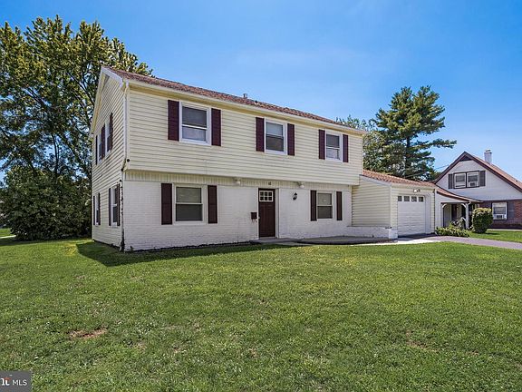 3rd image of 62 Brierdale Ln