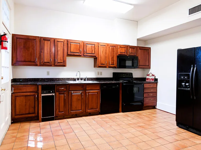 Eat-In Kitchen