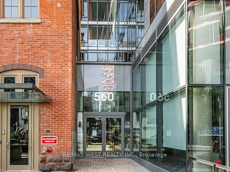 560 King St W #214 — Photo 2