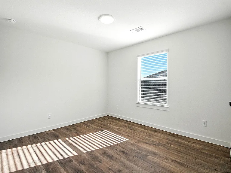 4A | 4 Bed / 2.5 Bath - Guest Bedroom
