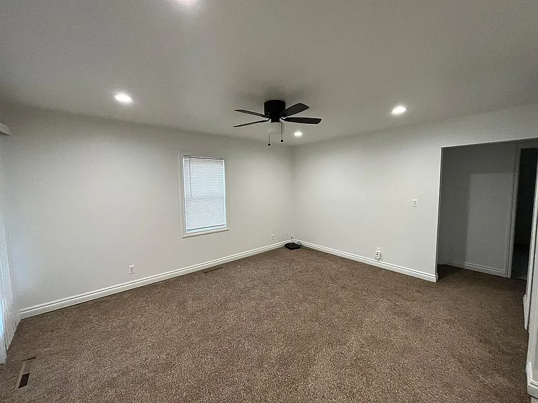 22850 Rosewood Ave — Photo 11