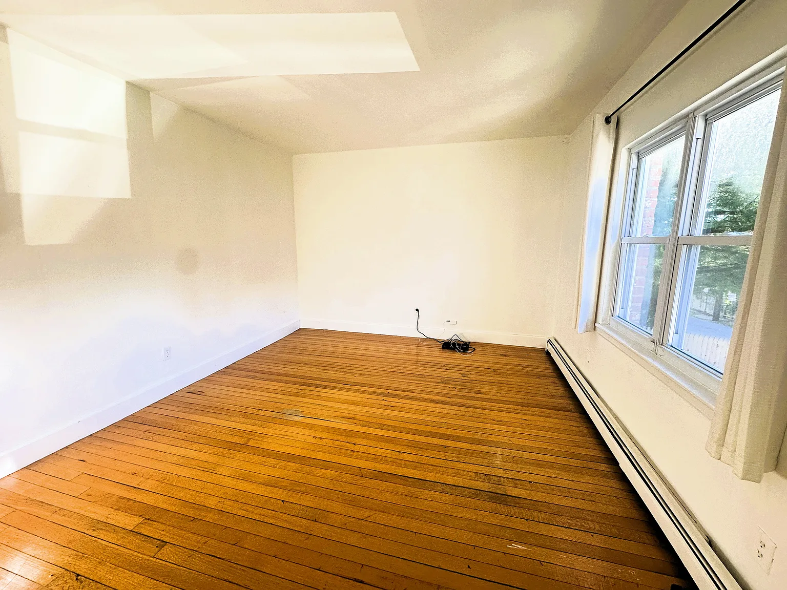 2 bed, 950 sqft, $2,500 — Photo 2