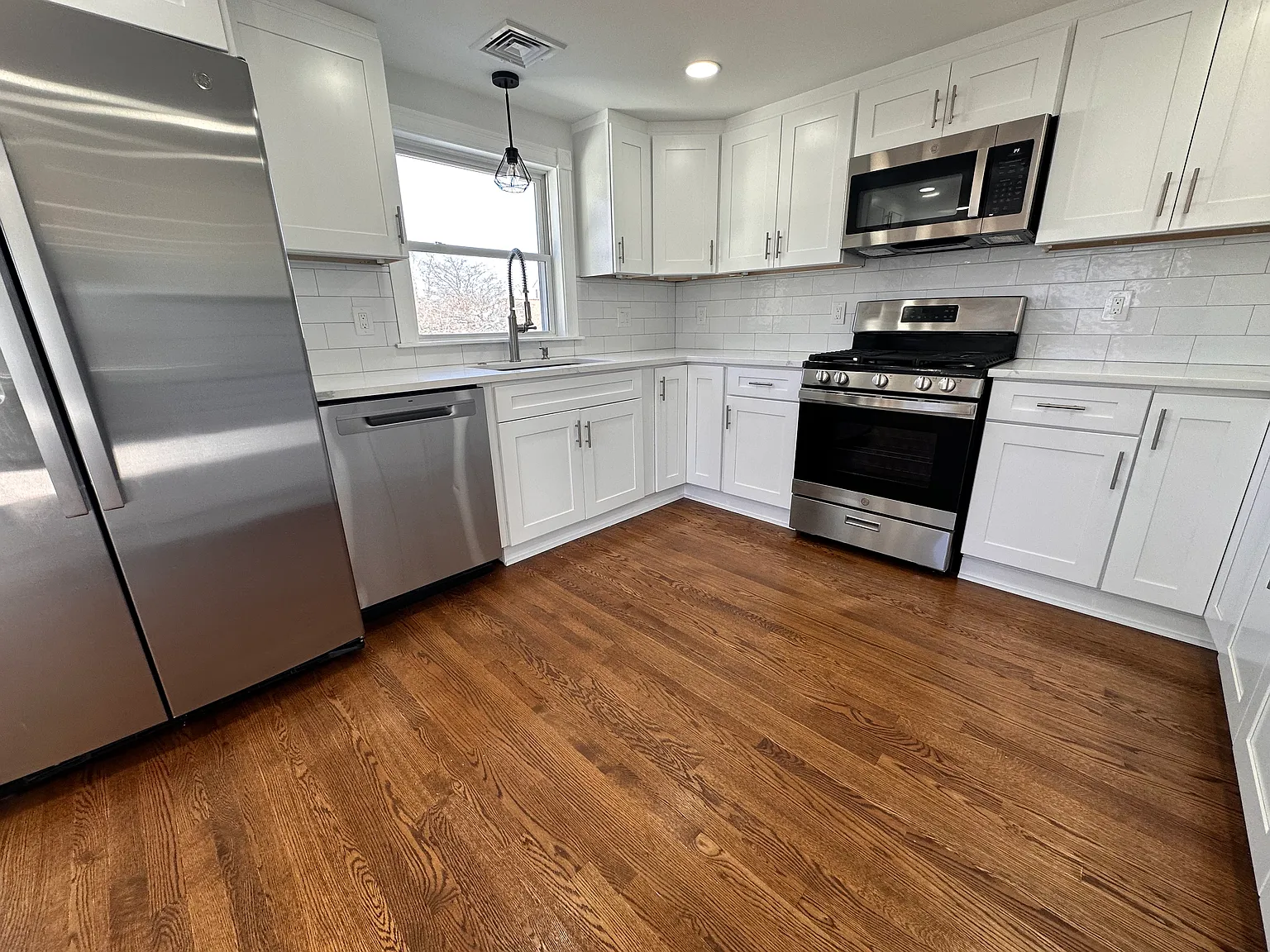 535 Washington Ave — Photo 2
