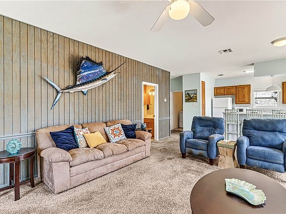 5th image of 909 Whispering Sands St