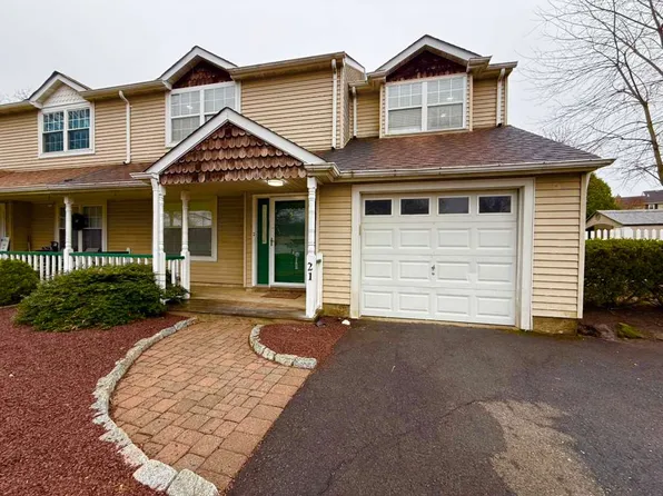 21 Tree Bark Ln, Holland, PA 18966