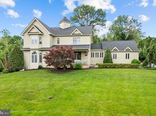 22 Scotland Dr, Reading, PA 19606