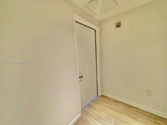 5th image of 460 NE 28th St APT 2402