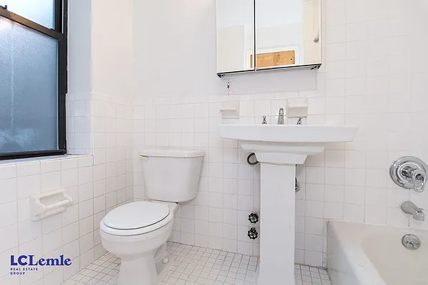 Rented by LC Lemle Real Estate Group | media 18