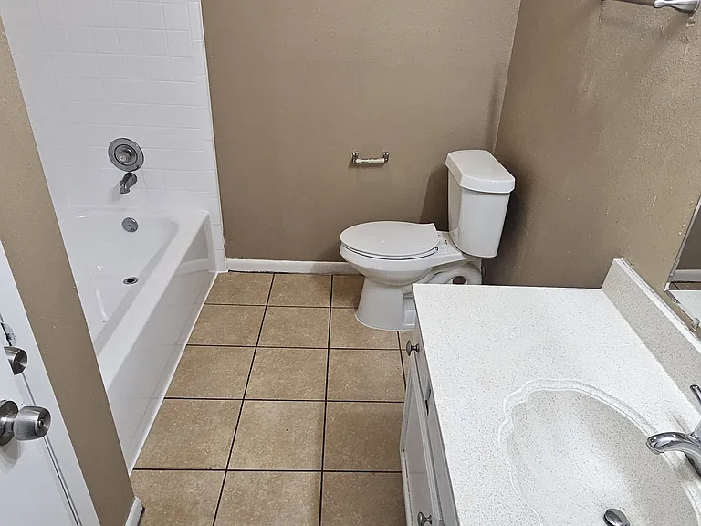 4250 Southchase Ln — Photo 17