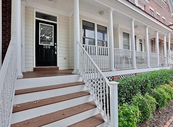 3rd image of 706 W Laurel St #706