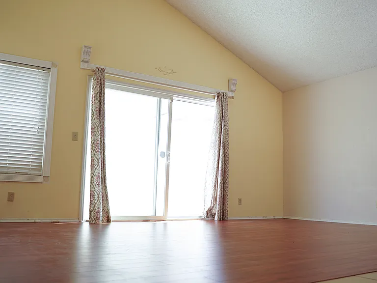 10305 Parkdale Ave — Photo 3