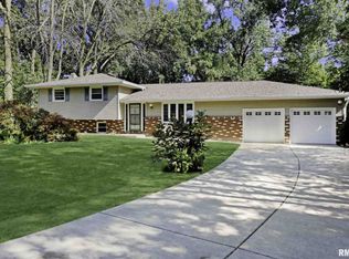 905 W Ravinwoods Rd, Peoria, IL 61615