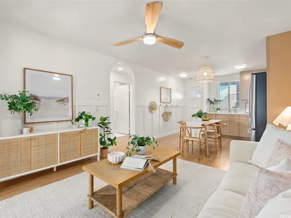 94-201 Lumiaina Pl #E202, Waipahu, HI 96797